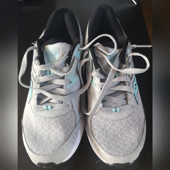 NWOT SAUCONY Cohesion13. - Picture 6 of 11